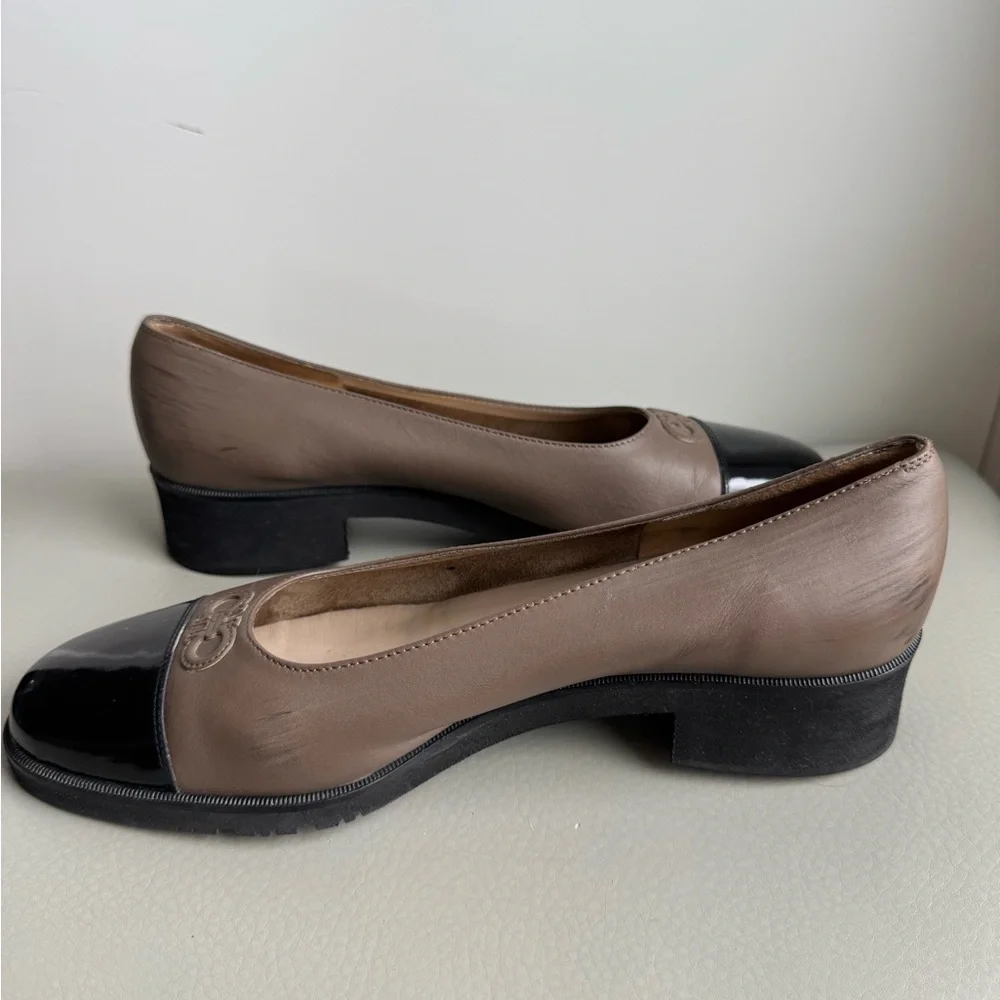 Salvatore Ferragamo Women's Taupe and Black block leather loafer/heel - Picture 3 of 8